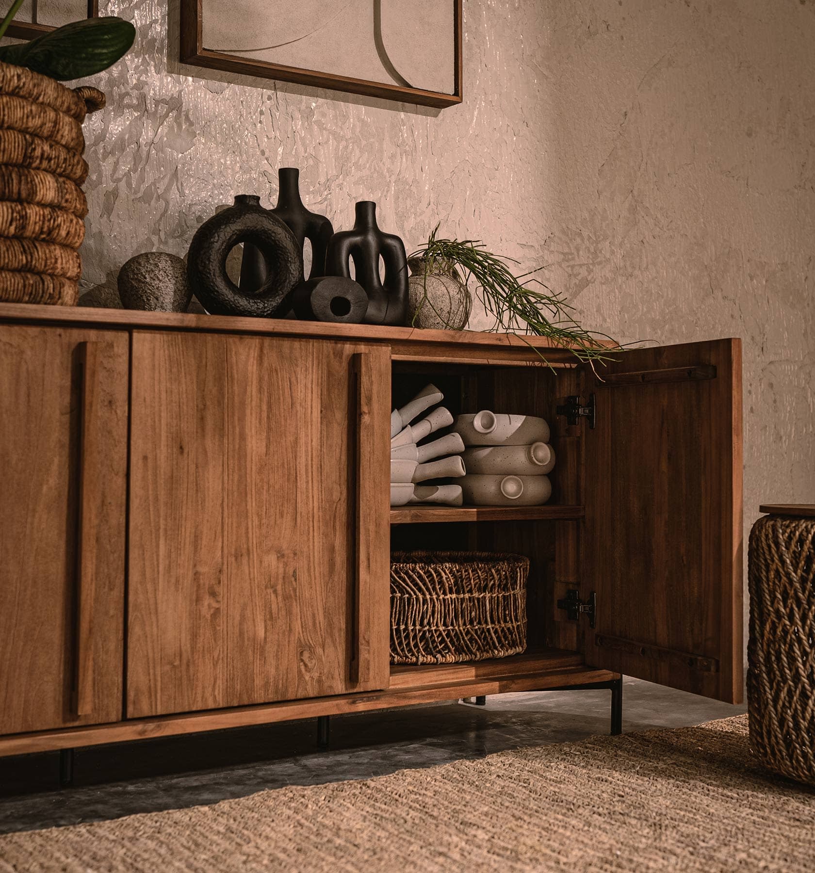 Outline Dresser 3 Doors