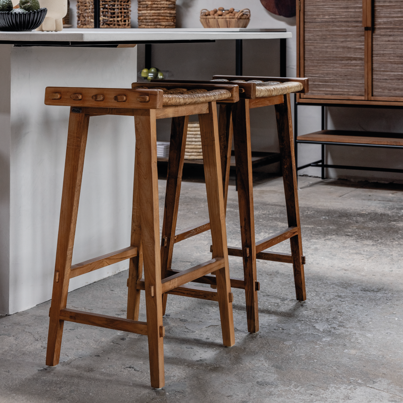 Caterpillar Flores Bar Stool
