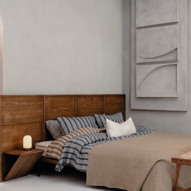 Outline Bed With Side Table
